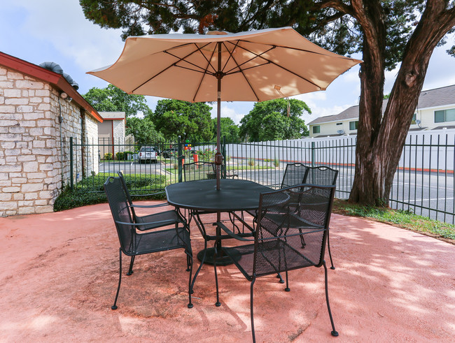 Buttercup Creek Apartments in Cedar Park, TX - Foto de edificio - Other