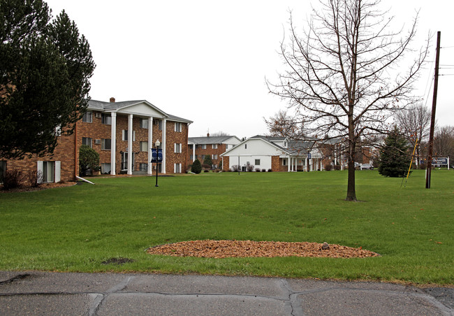 Thomasville Apartments in White Bear Lake, MN - Building Photo - Building Photo