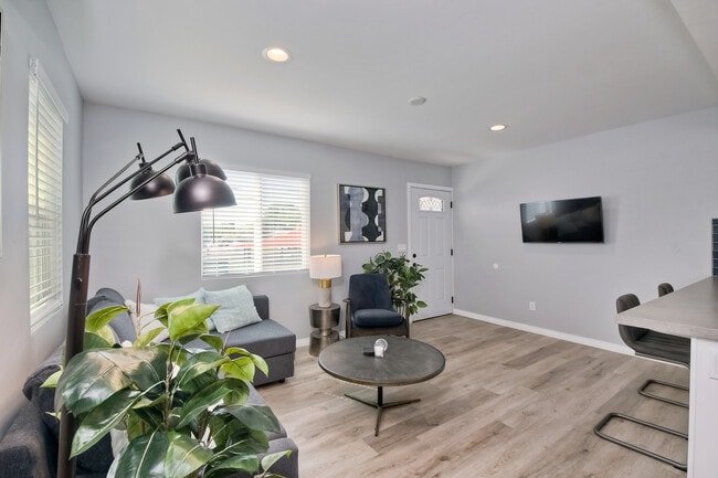 6840 Tower St in La Mesa, CA - Building Photo - Building Photo