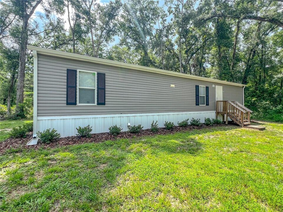 12736 SW 143rd St in Archer, FL - Building Photo