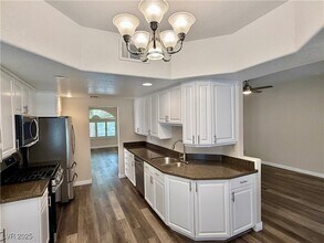 1502 Cliff Branch Dr in Henderson, NV - Foto de edificio - Building Photo