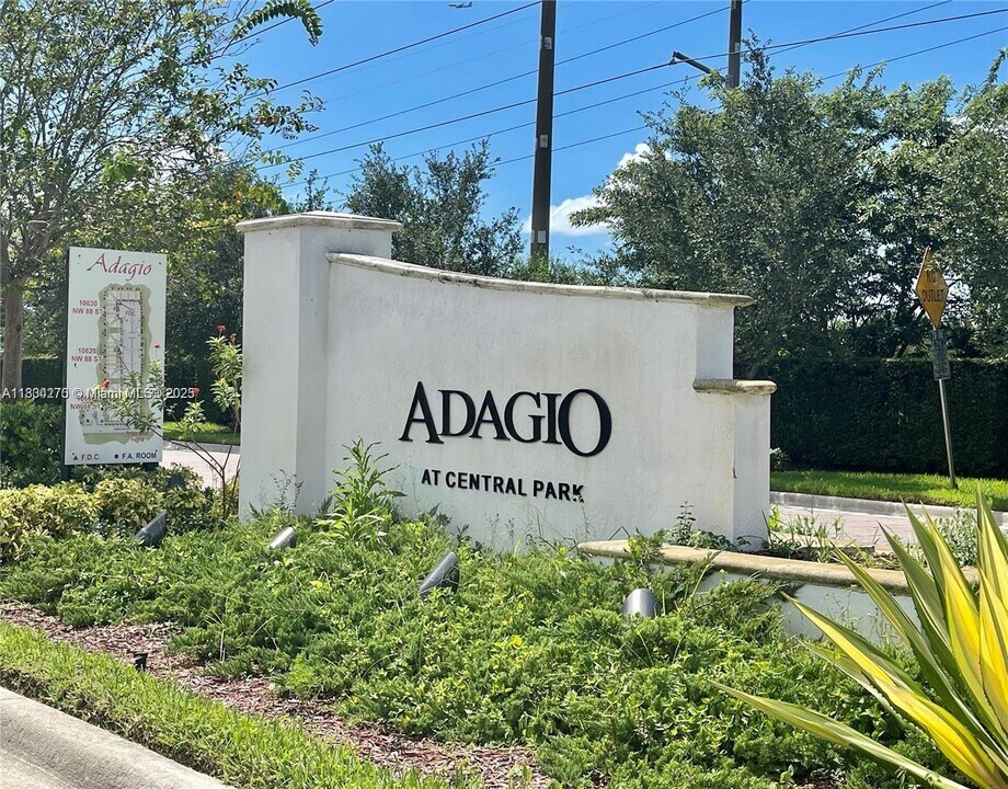10630 NW 88th St in Doral, FL - Building Photo