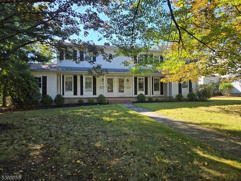 83 E Main St, Unit 83B in Mendham, NJ - Building Photo