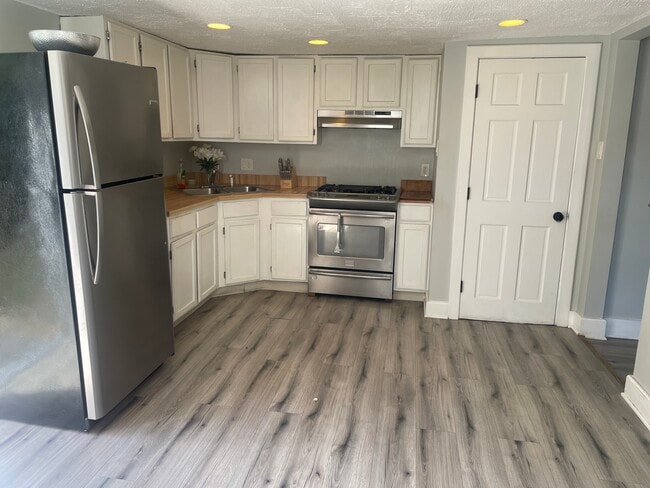 property at 1015 N Main St