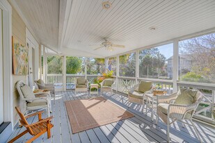 1701 Chatham Ave in Tybee Island, GA - Building Photo