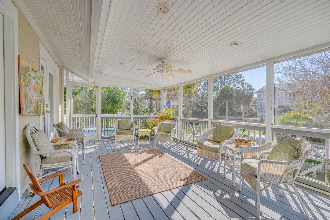 1701 Chatham Ave in Tybee Island, GA - Foto de edificio