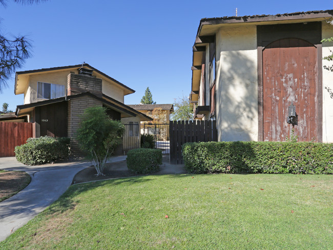 1042 Adler Ave in Clovis, CA - Foto de edificio - Building Photo