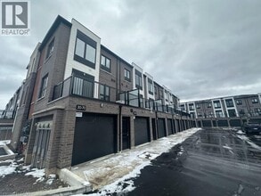 70 Kenesky Dr in Hamilton, ON - Building Photo - Building Photo