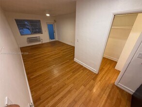 7315 Byron Ave in Miami Beach, FL - Building Photo - Building Photo