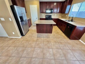 527 Cabis Bay St in Las Vegas, NV - Building Photo - Building Photo