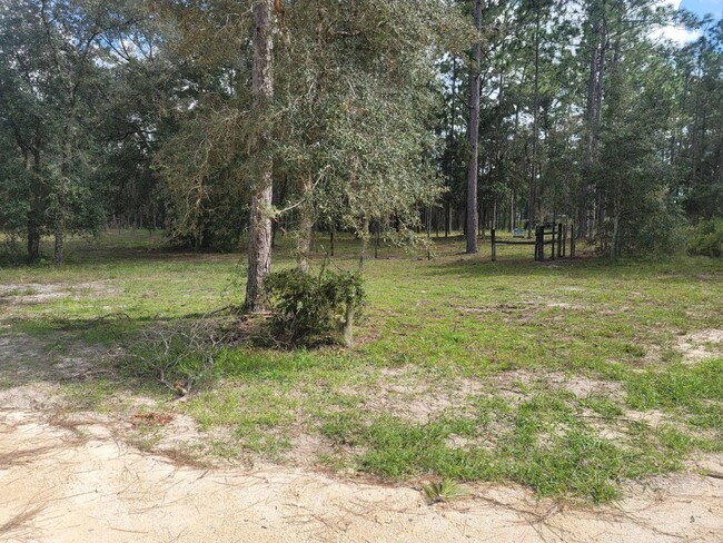 2751 SE 136 Ave in Morriston, FL - Building Photo - Building Photo