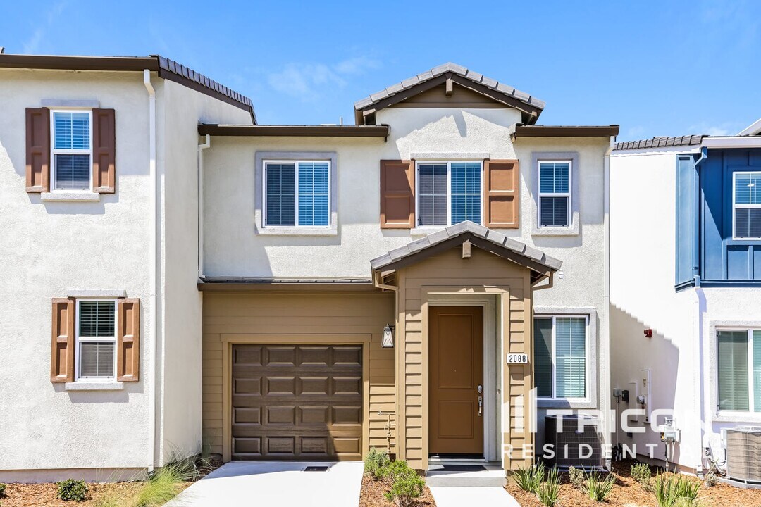 2088 Comstock Ln in Lincoln, CA - Building Photo