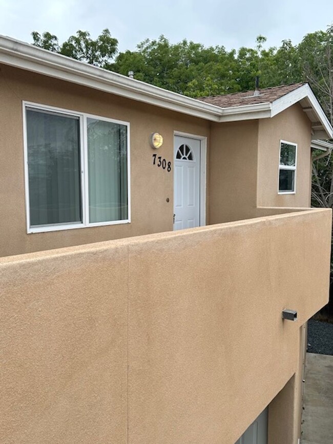 7304 Fulton St in San Diego, CA - Foto de edificio - Building Photo