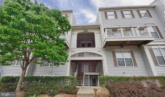 9296 Cardinal Forest Ln in Lorton, VA - Building Photo