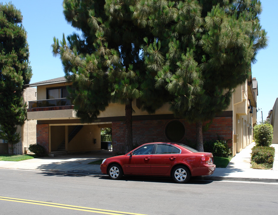 16922 Lynn St in Huntington Beach, CA - Building Photo