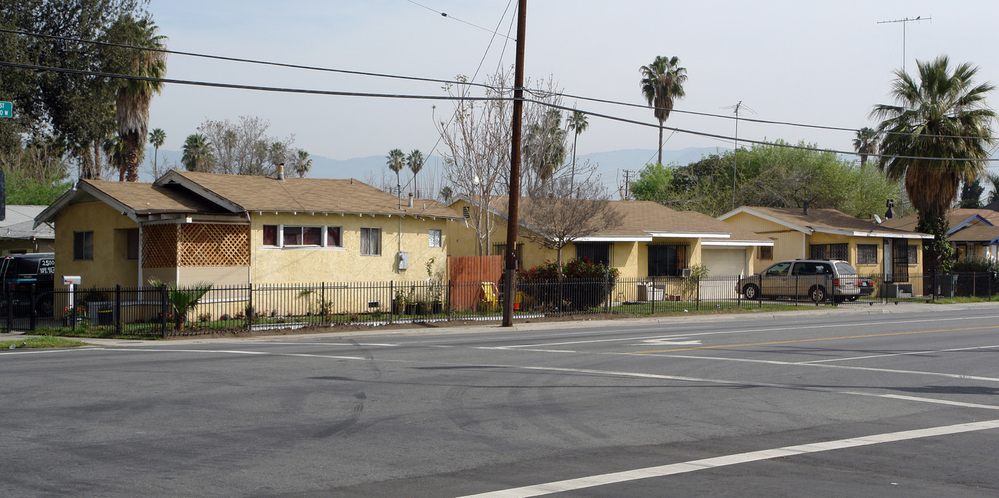 909 N Mountain View Ave in San Bernardino, CA - Building Photo