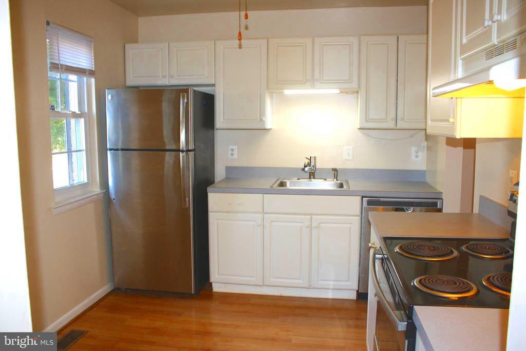 7438 Ardglass Dr in Lorton, VA - Building Photo