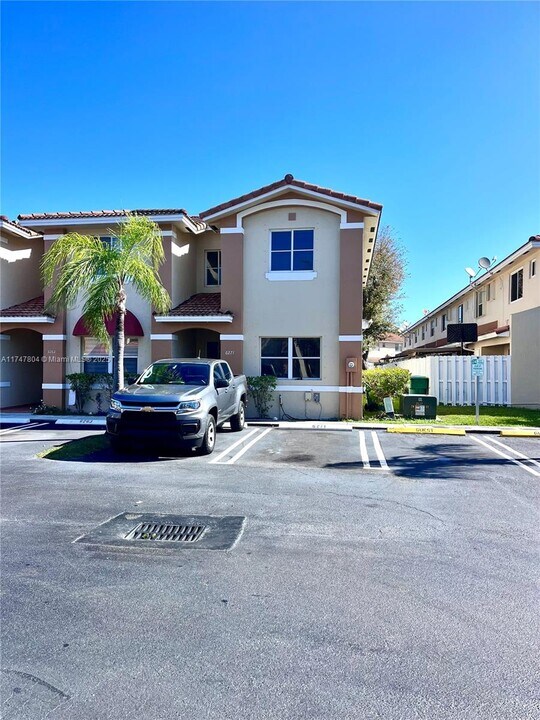 6271 SW 139th Ave in Miami, FL - Building Photo
