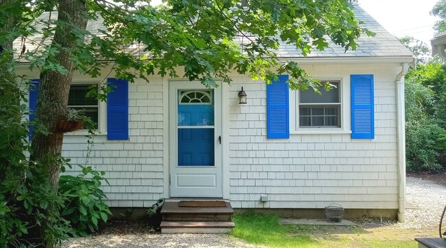 974 Millstone Rd, Unit Cozy Cottage in Brewster, MA - Building Photo - Building Photo