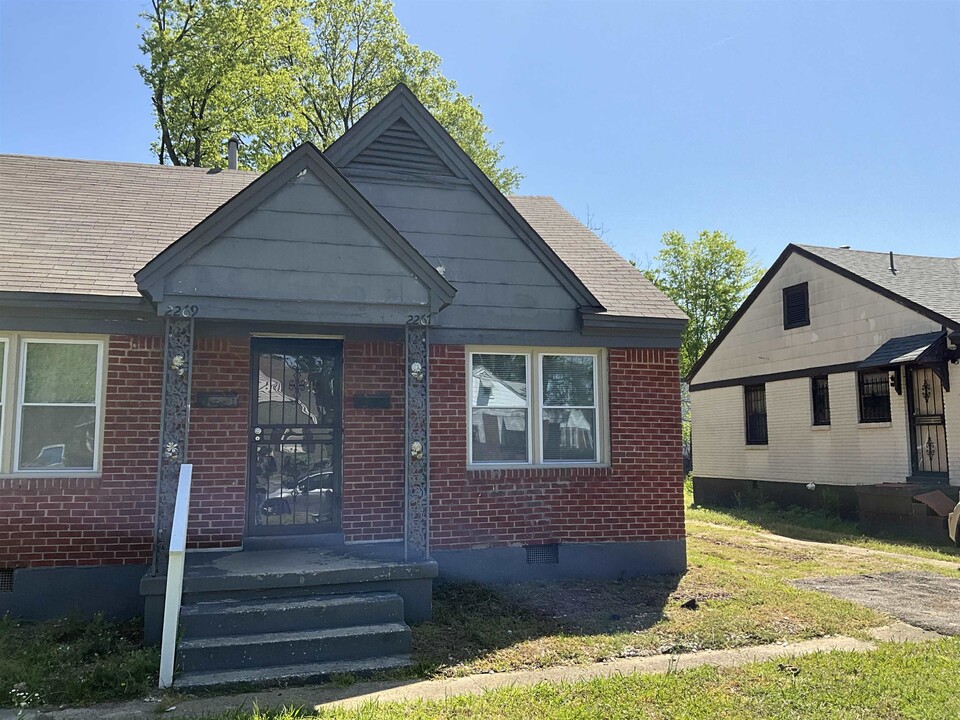 2267 Longstreet Dr in Memphis, TN - Building Photo