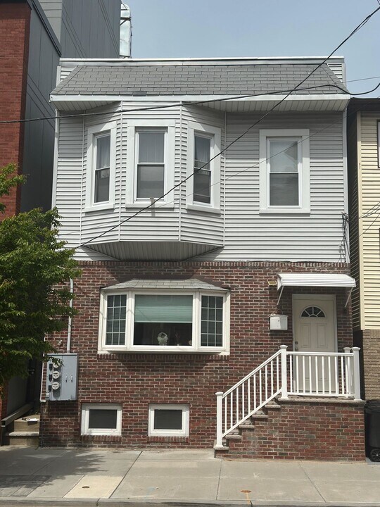 265 Cambridge Ave in Jersey City, NJ - Building Photo