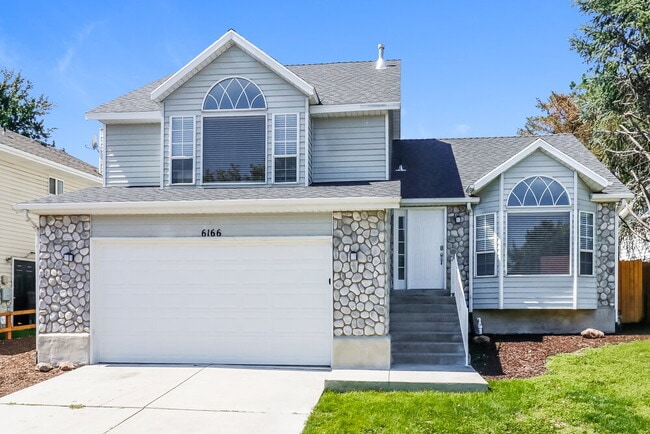 6166 Eagle Nest Dr