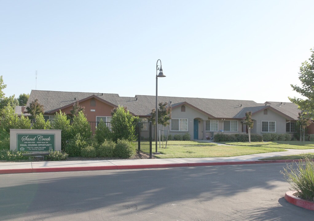 Sand Creek Apartments in Orosi, CA - Building Photo