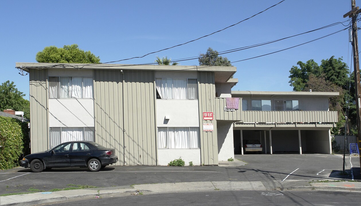 1660 Frisbie Ct in Concord, CA - Building Photo