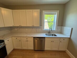 29 Cameron Ave, Unit #3A in Somerville, MA - Building Photo - Building Photo