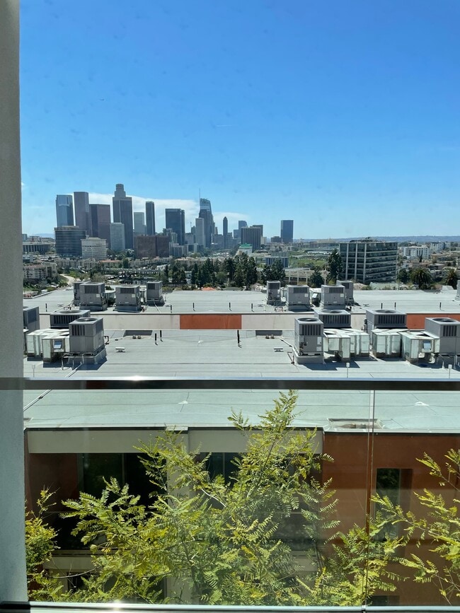 1035 Figueroa Ter, Unit #4 in Los Angeles, CA - Building Photo - Building Photo