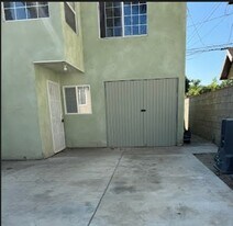 11111 Pope Ave in Lynwood, CA - Building Photo
