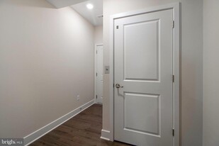 7960 -B Potter Pl in Elkridge, MD - Building Photo