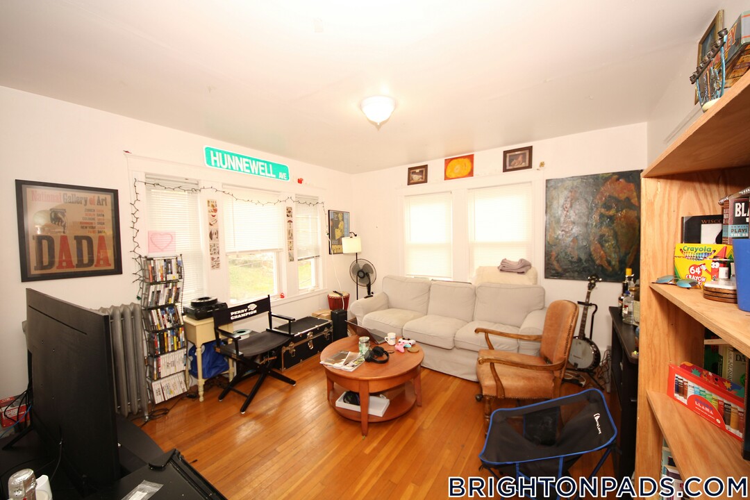 11 Breck Ave in Boston, MA - Building Photo