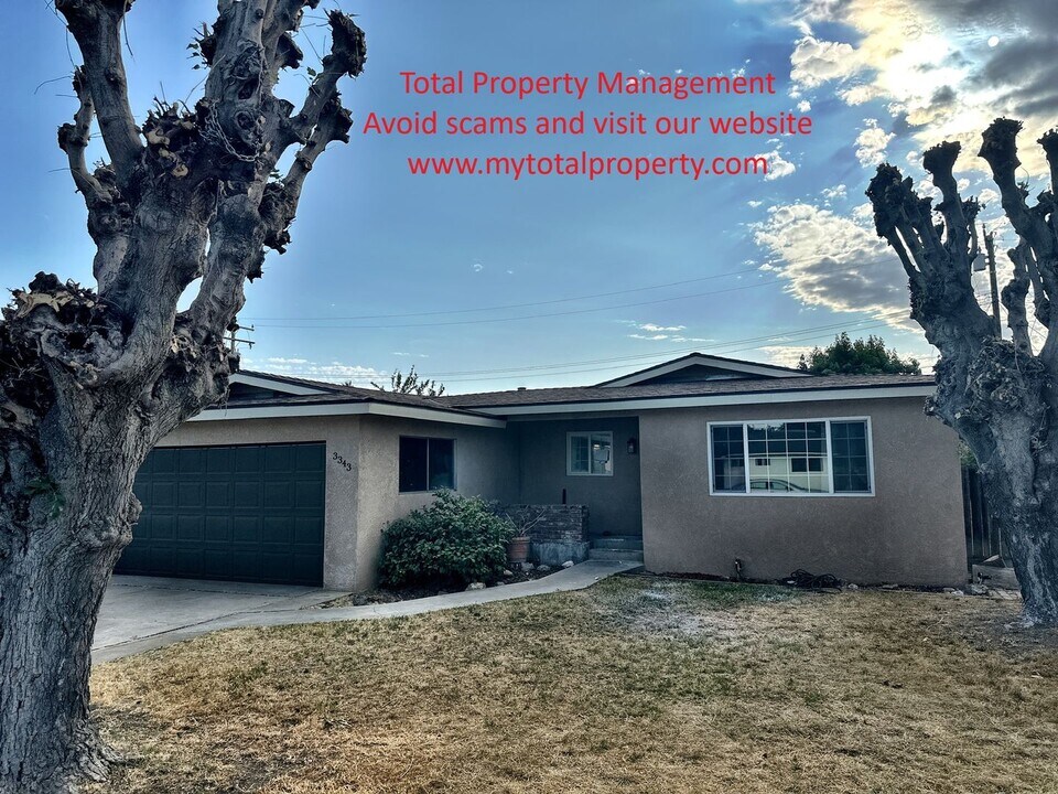 3343 S Dollner St in Visalia, CA - Building Photo