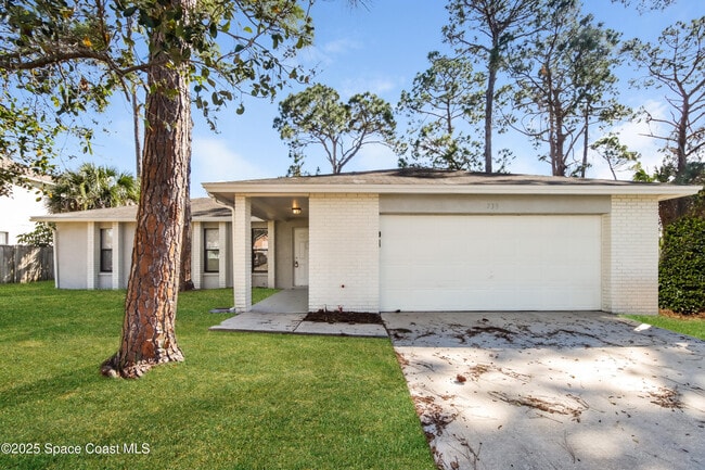 property at 739 Isle Royale Ave