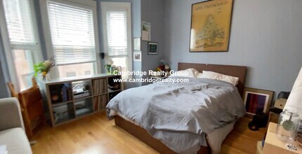 212 Green St, Unit 2A in Cambridge, MA - Building Photo - Building Photo