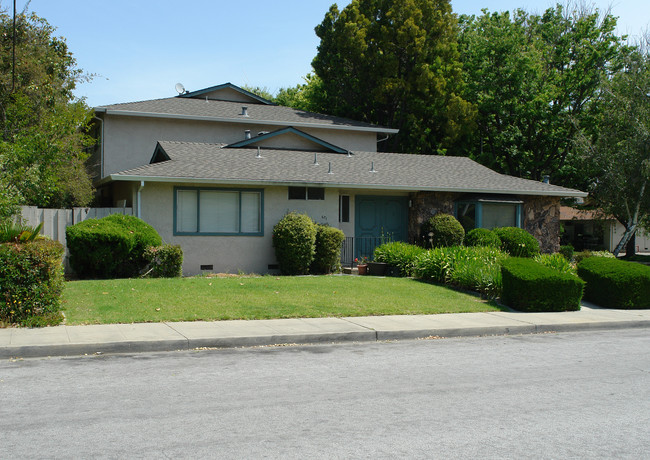 671 E Olive Ave in Sunnyvale, CA - Foto de edificio - Building Photo