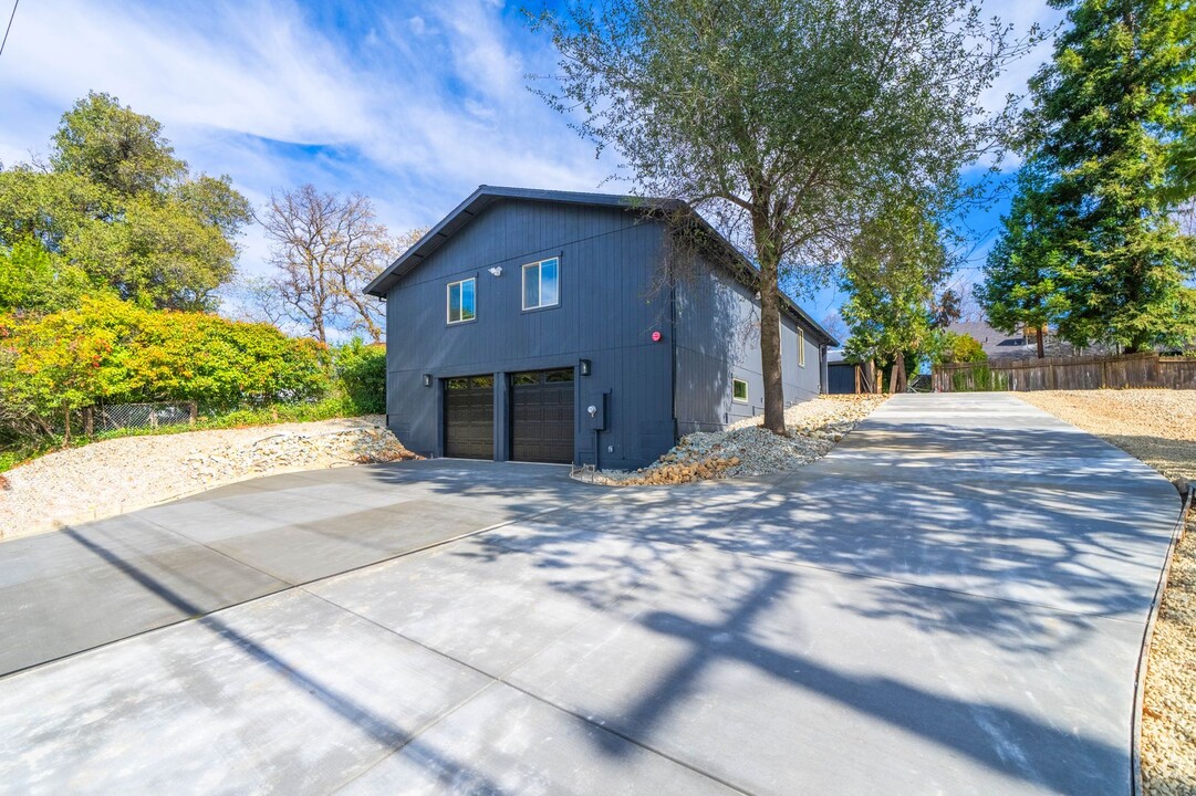 13607 Hill Blvd in Shasta Lake, CA - Building Photo
