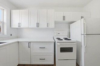 Monterey Apartments in Regina, SK - Building Photo - Building Photo