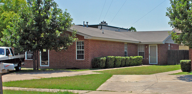 7404 Waco Ave in Lubbock, TX - Building Photo - Building Photo