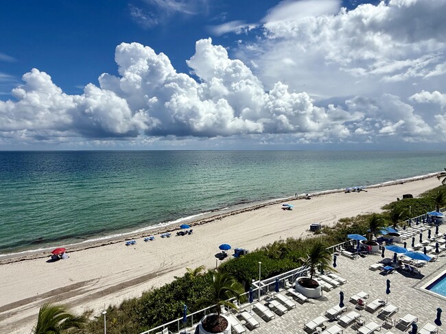 1890 S Ocean Dr in Hallandale Beach, FL - Building Photo - Building Photo