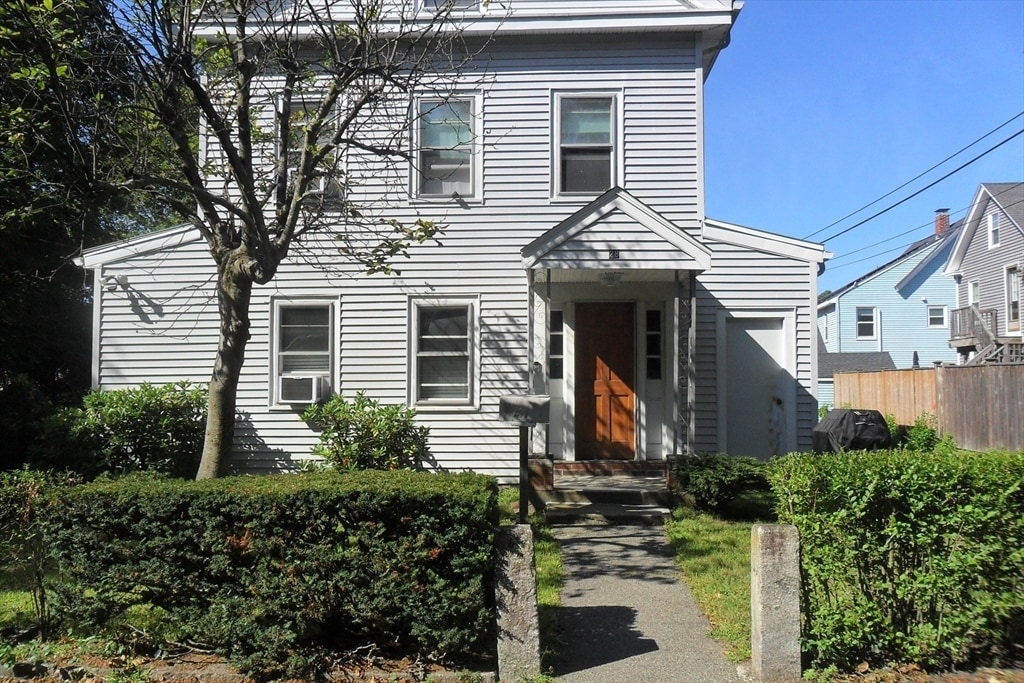 28 Spring St in Natick, MA - Building Photo