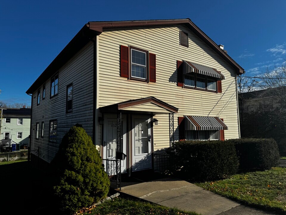 430 Wiklund Ave, Unit Second Floor Unit in Stratford, CT - Foto de edificio