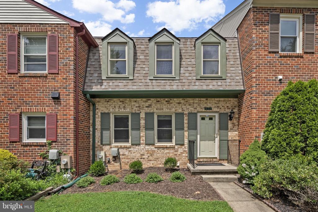 7547 Coddle Harbor Ln in Potomac, MD - Building Photo