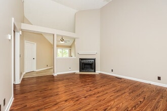 5340 Village Way in Nashville, TN - Building Photo - Building Photo
