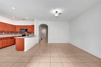 9334 W 33rd Way in Hialeah, FL - Building Photo - Building Photo