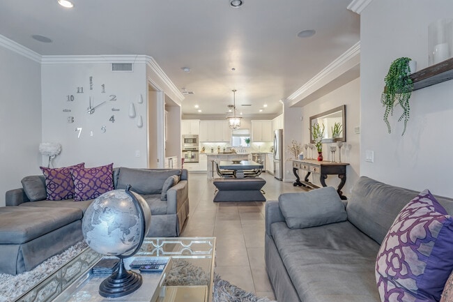 property at 145 W Hawthorn St