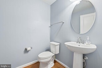 14619 Featherstone Gate Dr in Woodbridge, VA - Foto de edificio - Building Photo