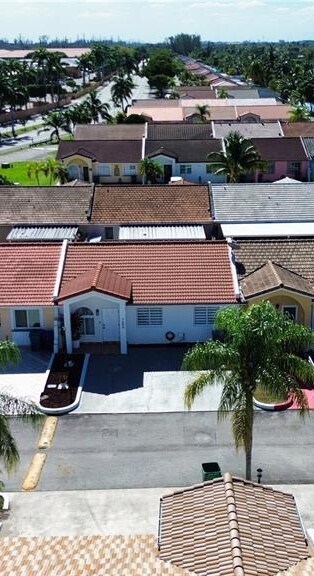 7684 NW 180th Ter in Hialeah, FL - Building Photo