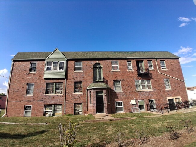 property at 210 E Walnut St